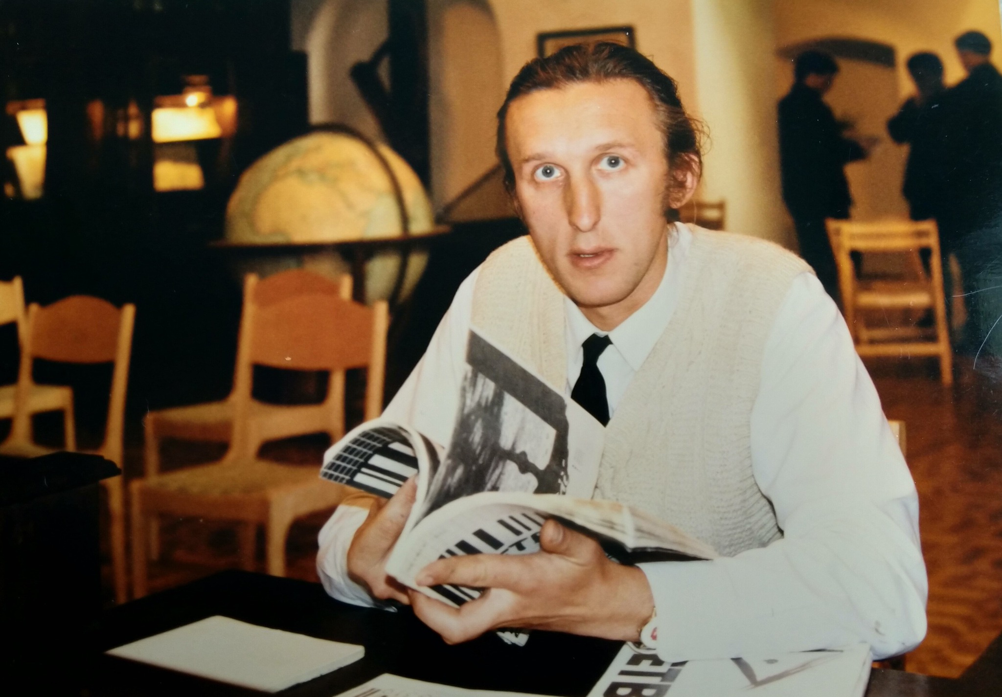 1995c. Алесь Пушкін на тэвээлаўскай канферэнцыі (Ales Arkush)