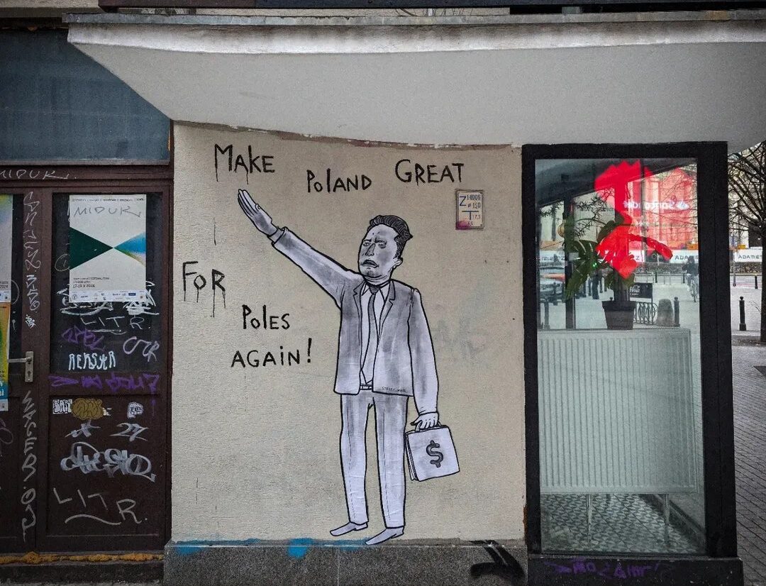 Беларускаму мастаку ў Польшчы далі два гады ўмоўна за мурал з «зігуючым» Іланам Маскам